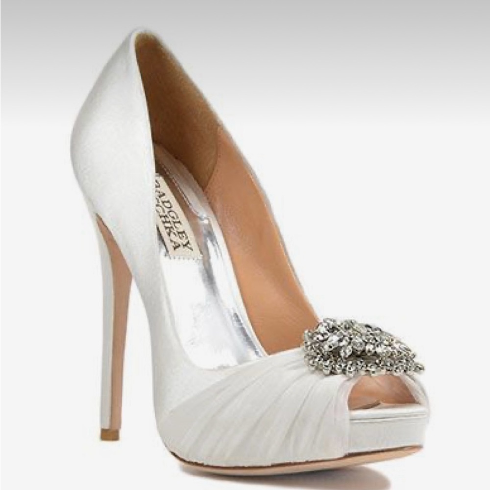 🤩 Gorgeous Badgley Mischka Satin Pumps in Ivory/White Sz 7.5 NIB